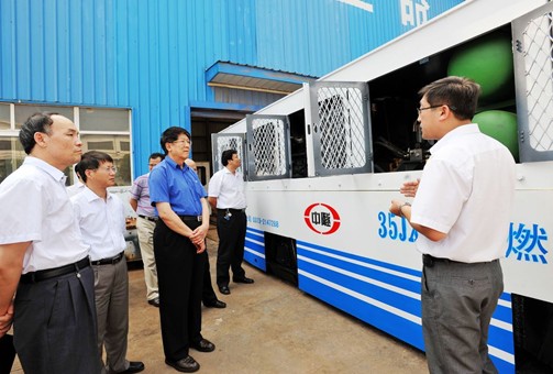 中鐵隧道35噸新型環(huán)保內(nèi)燃機車研制成功