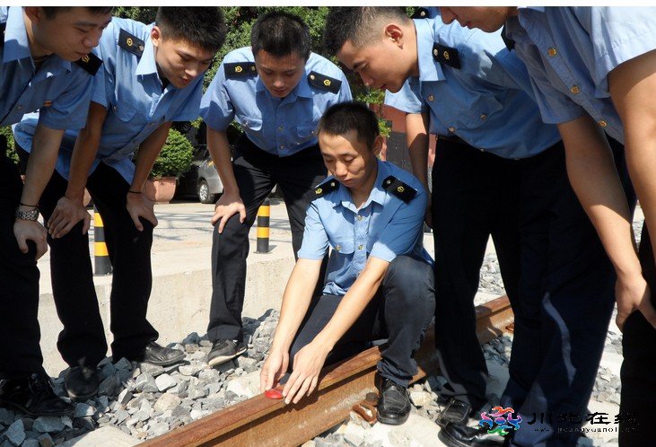 重慶機(jī)務(wù)段創(chuàng)新學(xué)練模式提升乘務(wù)員應(yīng)急處置能力
