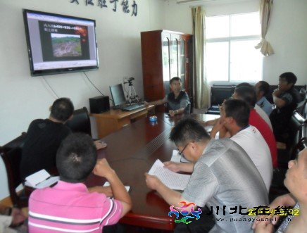 六盤水工務(wù)段草海橋路車間徐主任給車間干部及工長(zhǎng)授課
