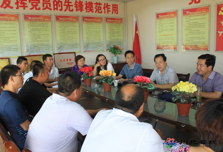 天水公路總段結(jié)合公路水毀搶險(xiǎn)與修復(fù) 認(rèn)真貫徹和宣講群眾路線教育實(shí)踐活動(dòng)