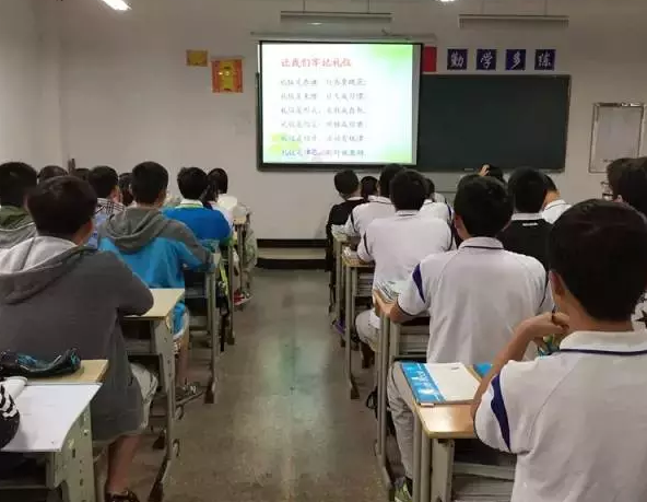 德清求是高中行校園禮儀,定班級(jí)文明禮儀公約