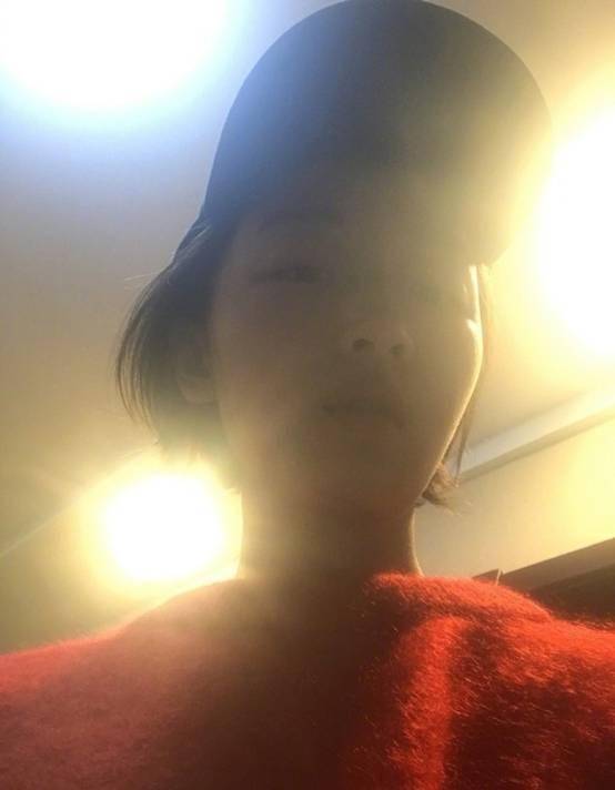 周冬雨燈光下自拍 余文樂結(jié)婚周冬雨意味上熱搜宇宙CP讓人心疼 周冬雨燈光下自拍 余文樂結(jié)婚周冬雨意味上熱搜宇宙CP讓人心疼