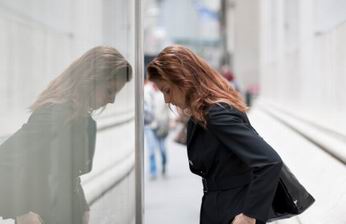 女性更年期提前的原因是什么_女性更年期提前怎么辦