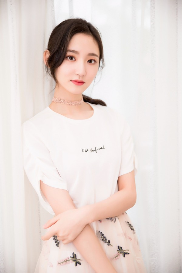 《創(chuàng)造101》王莫涵初夏寫真曝光 甜美少女力