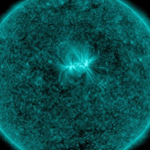 NASA又發(fā)“紫太陽”:似一團(tuán)花球 充滿神秘色彩(圖)