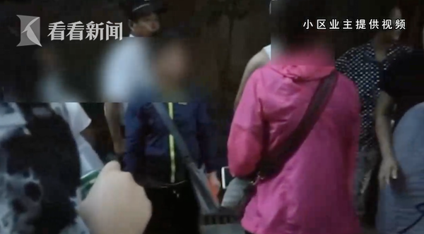兩“熊孩子”樓頂扔磚頭被抓 家長卻百般袒護讓眾人無語