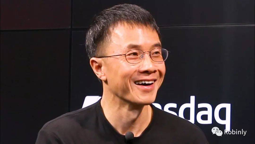 原標題:為何硅谷的印度裔CEO比比皆是 而華人高管寥寥無幾? 本文作者,Alex Ren,2012年以硅谷華人鮮有的銷售市場背景登陸硅谷,身為聚會中少有的商業(yè)背景華人,困惑于截然不同的思維方式.于是,在過去3年中交談了超過300名硅谷工程師,深感華人領導者的缺失,決心研究領導力的本質(zhì),以及中西方文化底蘊對于領導力培養(yǎng)的影響. 筆者認為,相對于華人領導者更強調(diào)內(nèi)心修為,印度裔領導者更關注傳遞價值觀,培養(yǎng)溝通能力、影響力、以及對商業(yè)的理解,而這些更加貼近西方對于領導力的定義.因此,華人工程師如果要培養(yǎng)領導力,應該培養(yǎng)更強的軟實力,要實現(xiàn)從技術領導者到商業(yè)領導者的轉(zhuǎn)換,并更深刻地理解所從事事業(yè)的社會意義. 本文試圖探討以下問題: 1. 領導力的本質(zhì)是什么? 2. 華裔和印度裔在文化上的差別如何導致不同的領導力風格? 3. 處于變革期的企業(yè)需要什么樣的領導者? 4. 華人該如何培養(yǎng)領導力? 正文 身處硅谷,已經(jīng)習慣了印度裔高管甚至CEO比比皆是、華人高管寥寥無幾的現(xiàn)狀(舉例說,在2017年美國的財富500強公司中,有10家公司的CEO原來來自于印度,而來自中國大陸的為0).能夠在美國這個全球的高科技領地占據(jù)頂級公司的頭把交椅,一定有非常之處;一個族裔在短短20年里面做到這樣的地位,也一定有非常之處! 帶著這些思考,筆者深度研究了兩位中印高科技領導者的代表:原百度首席運營官陸奇,現(xiàn)微軟首席執(zhí)行官薩提亞·納德拉(Satya Nadella).兩位都是杰出的領導者,筆者無意貶損任何一位,只希望盡量客觀比較兩位的領導力風格和特點,希望能激發(fā)讀者的對于不同文化鑄就的領導力風格的深度思考! 中印高科技領導者風格比較:陸奇 vs 納德拉 陸奇 vs 納德拉:早年成長歷程