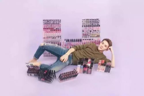 口紅一哥李佳琦的淘寶店鋪叫什么?李佳琦主播在哪里直播?