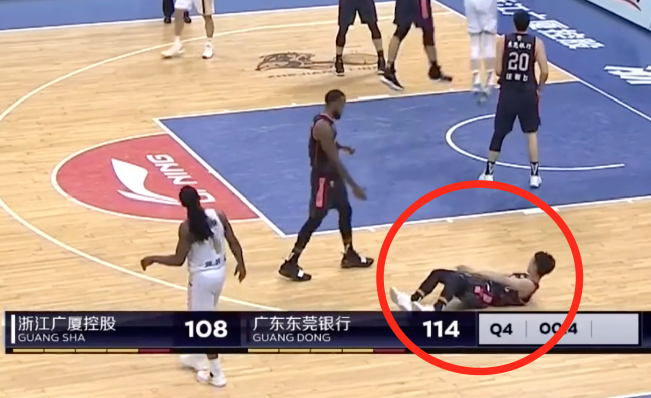 小臟辮福特森打倒徐杰輸球又輸人 徐杰賽后表態(tài)說(shuō)了什么?
