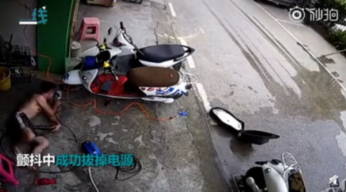 觸電教科書(shū)般自救什么情況?男子觸電教科書(shū)般自救詳細(xì)經(jīng)過(guò)曝光