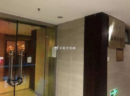 大學(xué)生被金腰帶拳手KO后去世 僅受過(guò)1月余訓(xùn)練 大學(xué)生被金腰帶拳手KO后去世 僅受過(guò)1月余訓(xùn)練