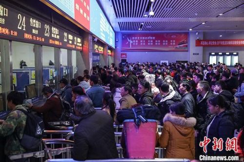 鐵路春運(yùn)發(fā)送旅客破1億人次 19日預(yù)計(jì)發(fā)送1200萬人次