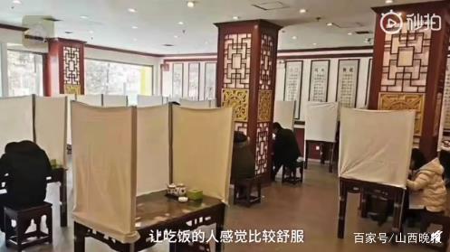 拉面館1人1桌3面圍簾怎么回事?拉面館1人1桌3面圍簾圖片曝光網(wǎng)友大贊