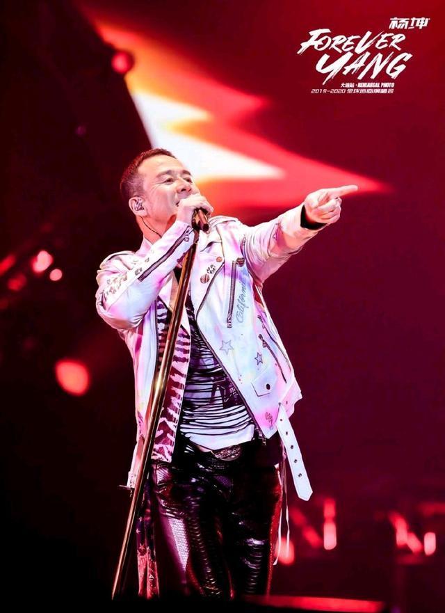 楊坤diss《驚雷》反被原唱懟,網(wǎng)友紛紛表示:音樂還是有高低之分的