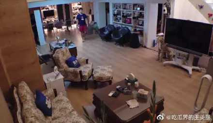 李晨北京豪宅的廁所驚現(xiàn)2把牙刷:李晨有新戀情了嗎?