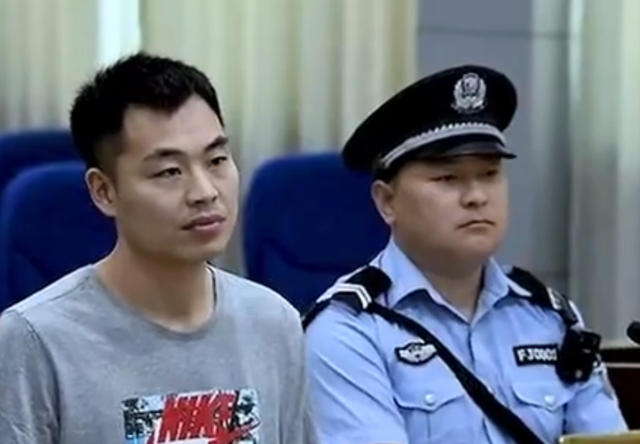 20年后打老師男子想當(dāng)面給老師道歉,關(guān)于老師曾經(jīng)對他的造成的陰影,他稱已經(jīng)釋懷