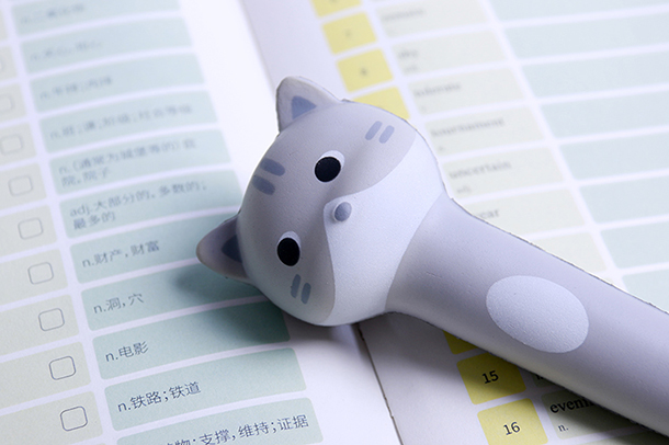 考試時停電高三生開臺燈淡定答題 考試時停電高三生開臺燈淡定答題