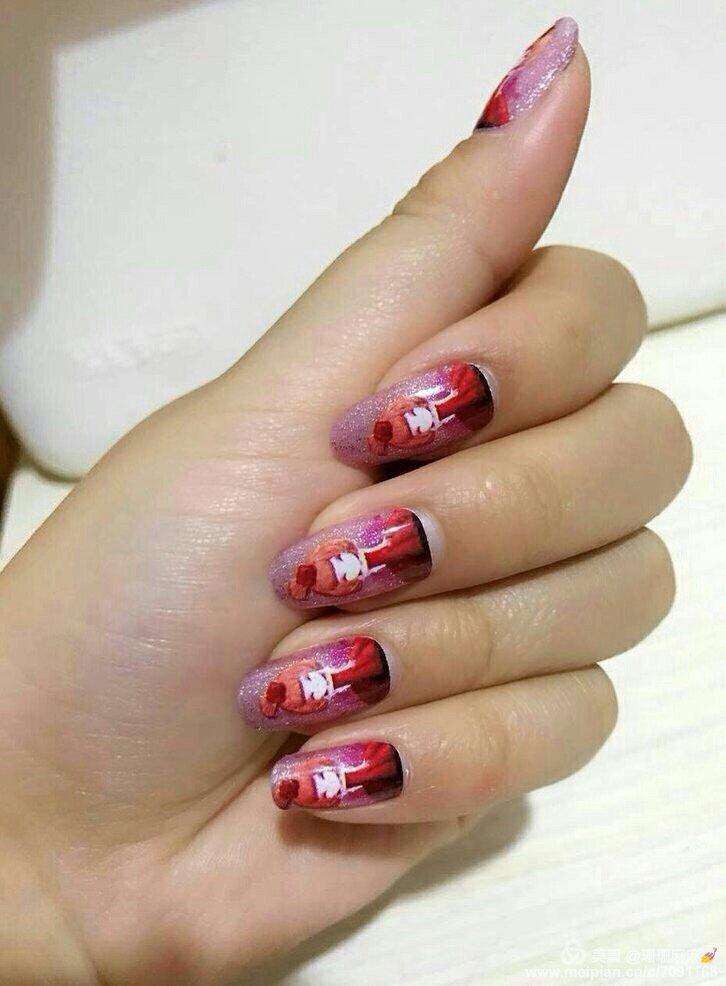 美甲貼怎么貼