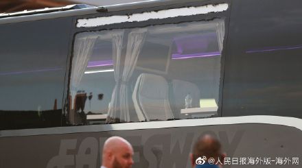 皇馬大巴被利物浦球迷襲擊 窗玻璃碎了 皇馬大巴被利物浦球迷襲擊 窗玻璃碎了
