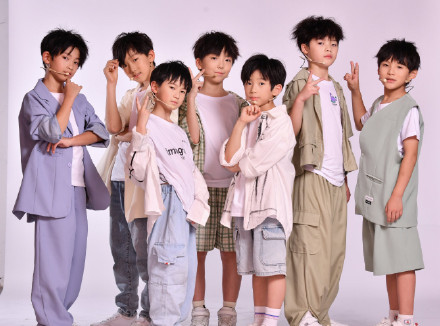 平均年齡僅8歲成都男團被批 天府少年團改名熊貓少兒藝術(shù)團