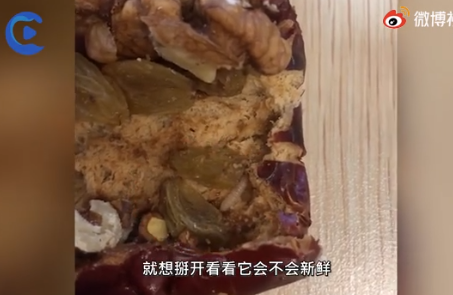 網(wǎng)購棗夾核桃發(fā)現(xiàn)活蟲 商家稱吃到蟲是正常情況