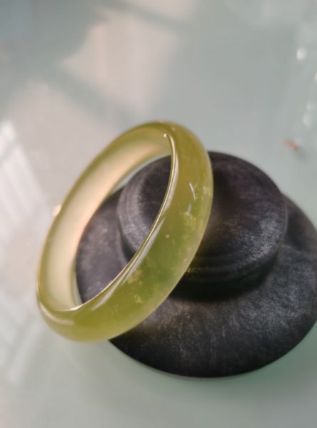 為什么岫玉越透明越便宜