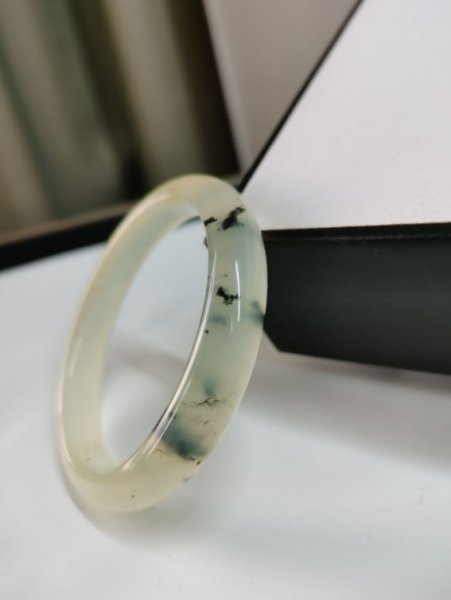 為什么岫玉越透明越便宜