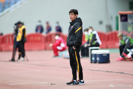 李霄鵬成執(zhí)教中國男女足第一人 李霄鵬執(zhí)教到底什么水平?