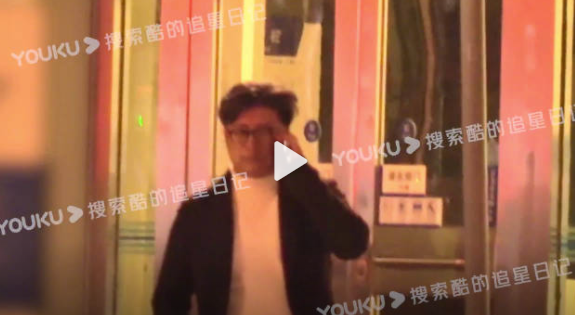 王岳倫送美女回家與后車發(fā)生剮蹭 王岳倫深夜送女孩回家