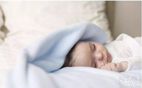 月子里的寶寶睡眠黑白顛倒怎么辦
