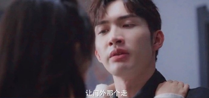 《抖音》三分野讓門外那個(gè)走表情包高清無水印分享