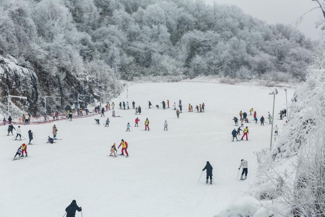 開(kāi)板!又到一年冰雪季,元旦小長(zhǎng)假去綿陽(yáng)九皇山感受冰雪魅力