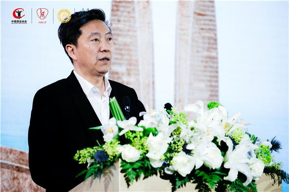1711085808232039558.jpg 中國(guó)酒業(yè)協(xié)會(huì)秘書(shū)長(zhǎng)-何勇在“白酒成都產(chǎn)區(qū)高質(zhì)量發(fā)展大會(huì)”發(fā)言.jpg