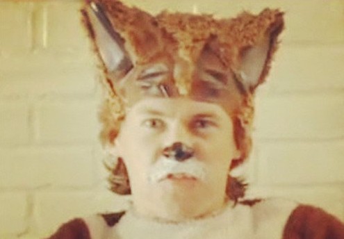 һСThe Fox(؂)ĸMVYouTubeϱD(zhun)߼tQľ͎(li)@Ų؂и~B@Ų؂ŲMS_ֵYlvisݳMVּģº؂(dng)׌˲Ц