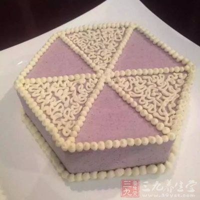 晚上吃這些讓你容易近視 吃甜食會使得晶體突出,進而會引發(fā)近視