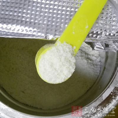 粉碎那些流傳最廣的育兒謠言 只有在母乳不足時才需配方奶粉輔助
