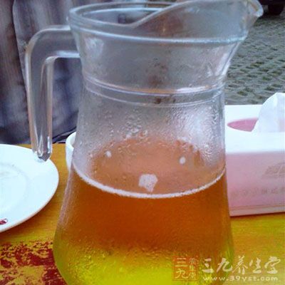 詳解喝啤酒對身體影響的雙面性 適量喝啤酒可有效保護血管