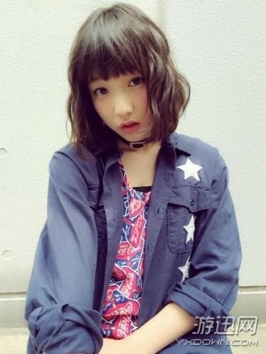日本16歲寫(xiě)真偶像福利私照 天生巨乳最?lèi)?ài)玩手游(圖)