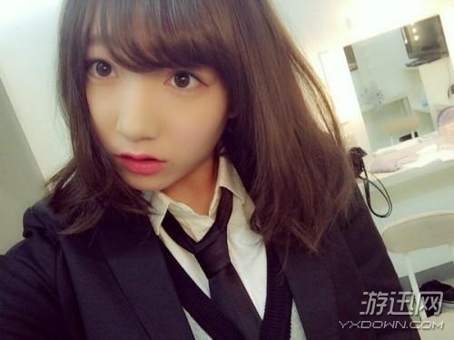 日本16歲寫(xiě)真偶像福利私照 天生巨乳最?lèi)?ài)玩手游(圖)