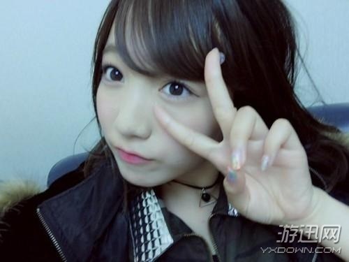 日本16歲寫(xiě)真偶像福利私照 天生巨乳最?lèi)?ài)玩手游(圖)