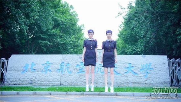 未來空姐拍攝“雙飛”畢業(yè)照 這對雙胞胎;ǔ菚(圖)