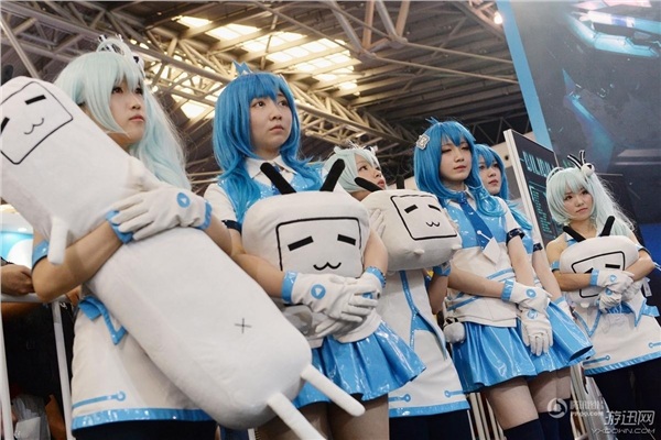 上海漫展CCG實(shí)拍:滿眼Cosplay 妹子熱舞不懼走光(圖)