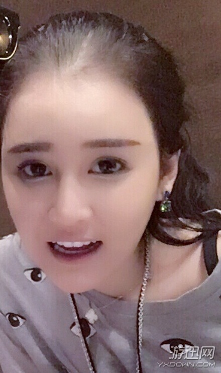 被罵整容、網(wǎng)紅臉、靠爹 趙本山19歲女兒怒掛網(wǎng)友ID