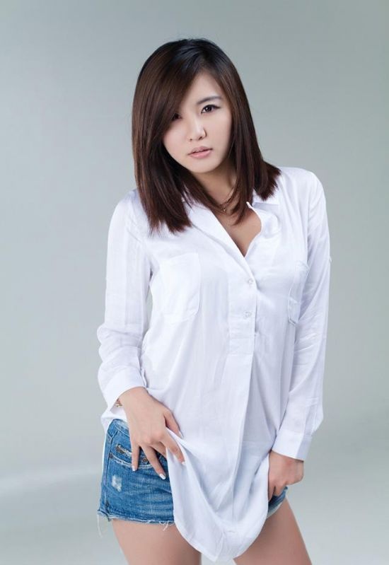 來華吸金的性感韓國(guó)女主播大盤點(diǎn) 小編先吃兩個(gè)雞蛋