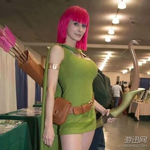 胸猛Coser挑戰(zhàn)性感蜘蛛娘 凸顯的南半球讓人移不開(kāi)眼睛