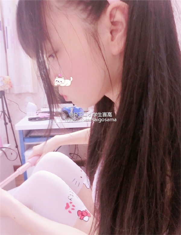 “工口小學(xué)生”再開直播依舊大尺度 小護(hù)士誘惑會(huì)閹割 “工口小學(xué)生”再開直播依舊大尺度 小護(hù)士誘惑會(huì)閹割