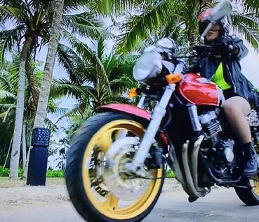 神犬小七第二季歐葉騎的什么摩托車 本田cb400報價及性能介紹