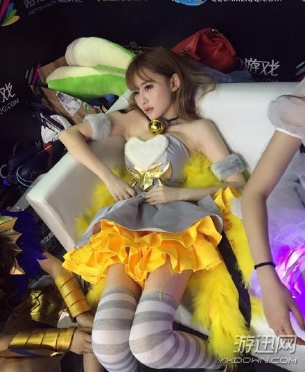 盤點CJ展會ShowGirl的窘迫瞬間!妹子,這兒不能摳腳
