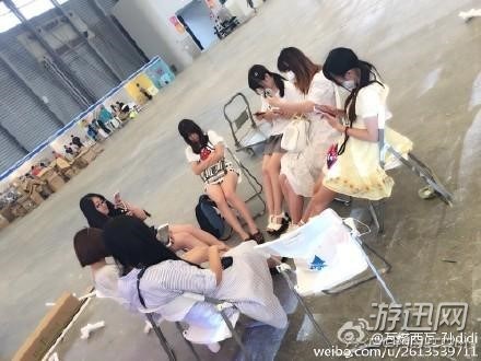 盤點CJ展會ShowGirl的窘迫瞬間!妹子,這兒不能摳腳