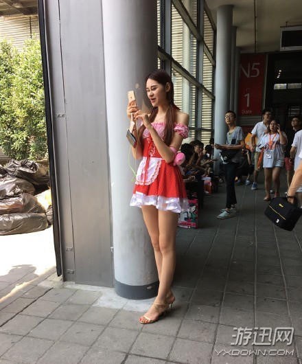 盤點CJ展會ShowGirl的窘迫瞬間!妹子,這兒不能摳腳